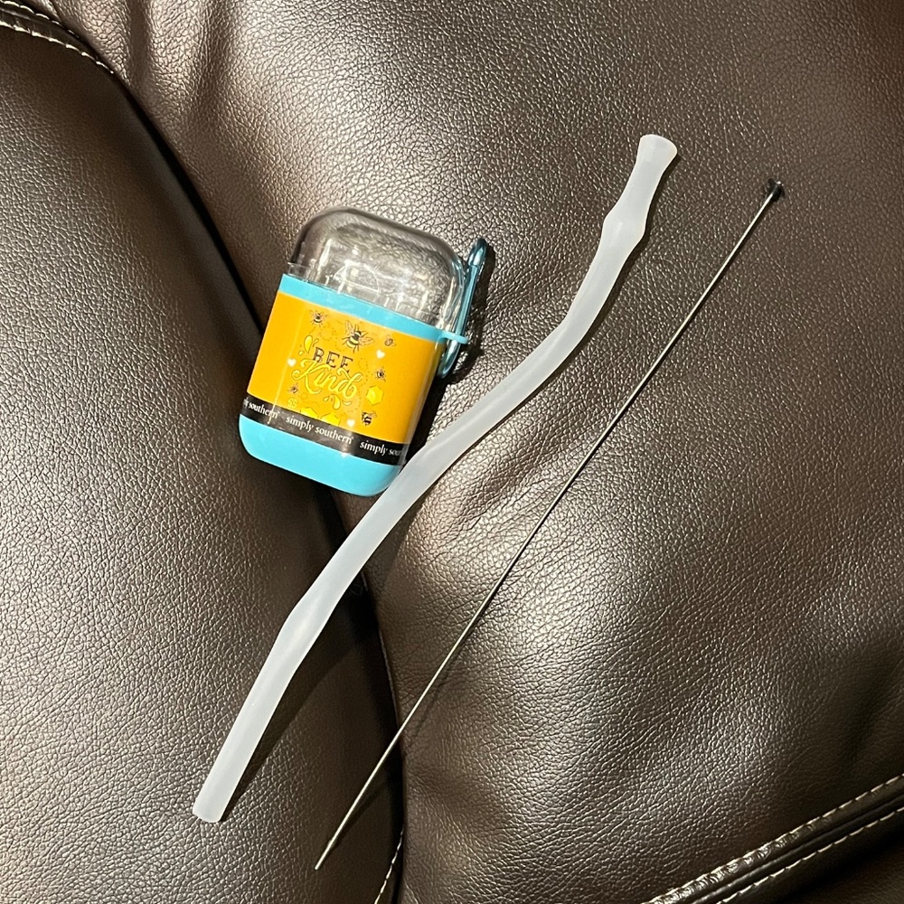 NEW BEE KIND Simply Southern Reusable Straw in plastic case - Picture 5 of 7